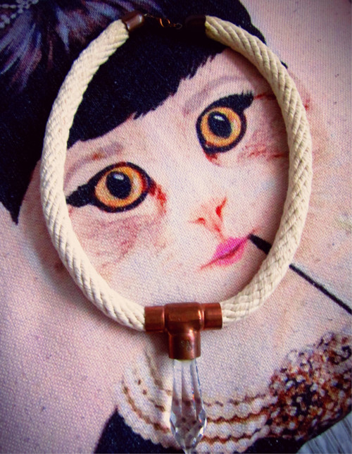 Náhrdelník z vintage lustru — foto 1