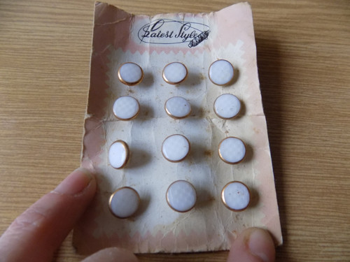 Bílé se zlatou linkou (starožitné knoflíčky) Sleva