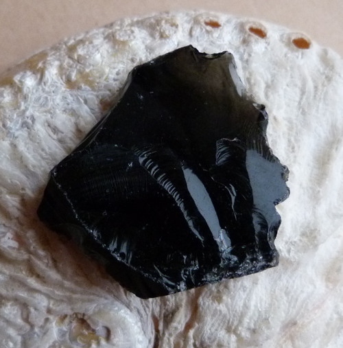 Obsidián černý surový - 4,1 cm — foto 1