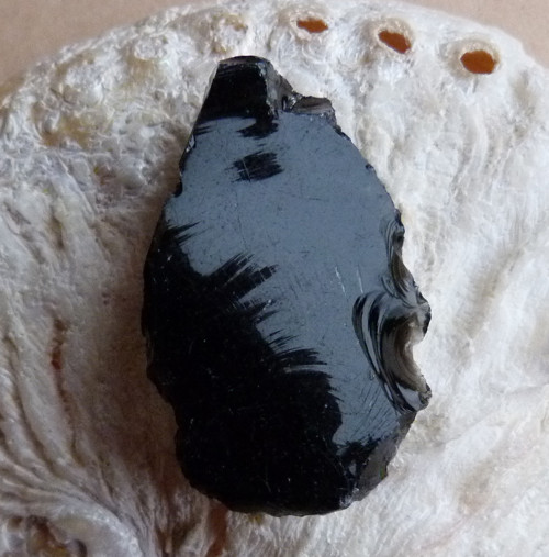 Obsidián černý surový - 4,2 cm — foto 1