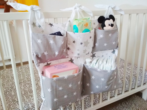 Hvězdičky - široký kapsář na postýlku
