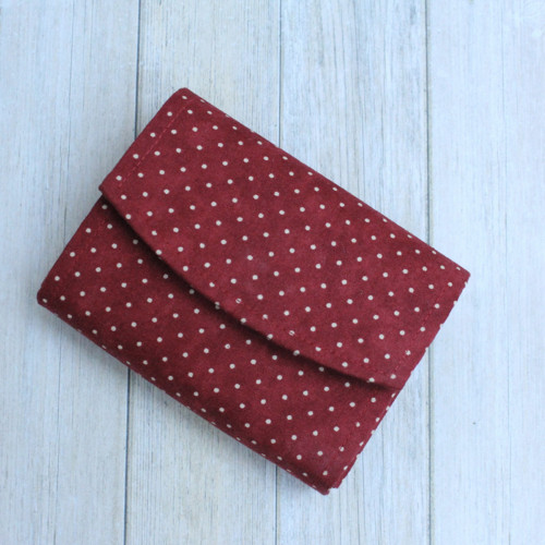 Peněženka s klopou "Dots in red" — foto 1