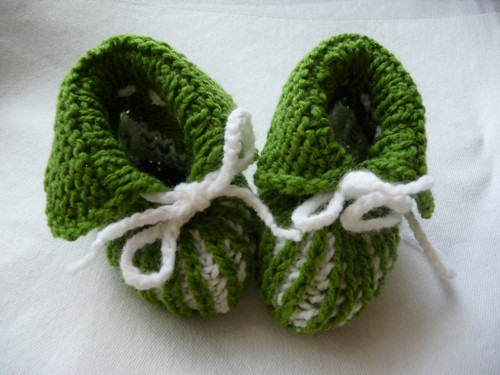 Capáčky zeleno-bílé-8-9cm