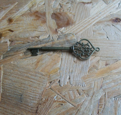 Bronzový Filigránový Klíč — foto 1