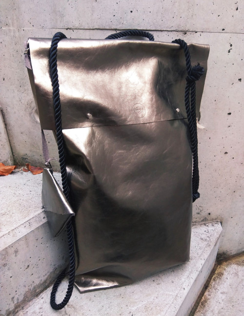 Stříbrný bag/backpack — foto 1