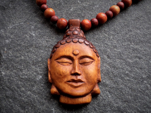 Dřevěný šperk - buddha — foto 1