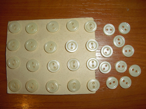 30x starožitné KNOFLÍKY, originál karta