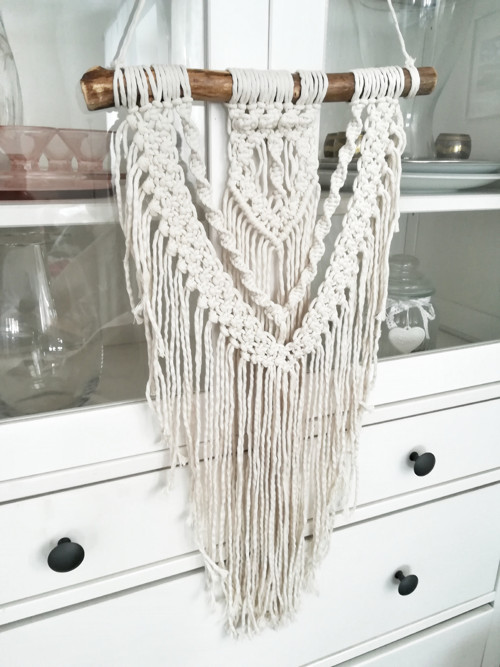 Macrame dekorace v krémové barvě — foto 1