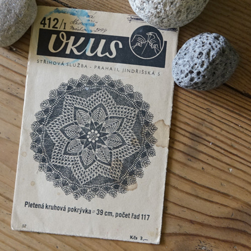 VKUS 412 ... pletená pokrývka — foto 1