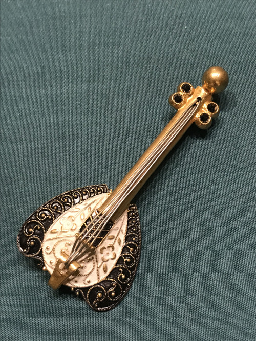 Starožitná smaltovaná brož, balalajka