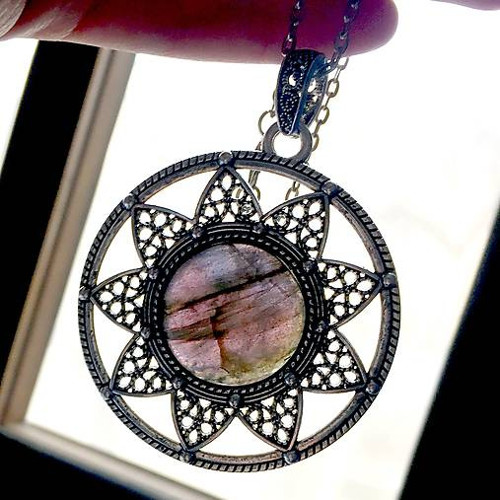 Výrazný náhrdelník amulet zelený labradorit #1460