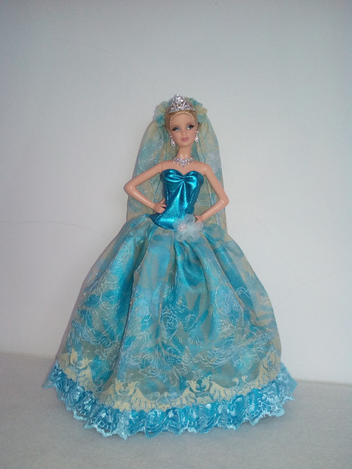 Šaty pro Barbie — foto 1