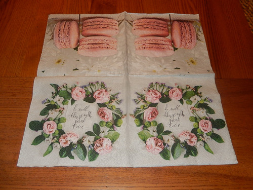 Ubrousek na decoupage - věnec a makronky — foto 1