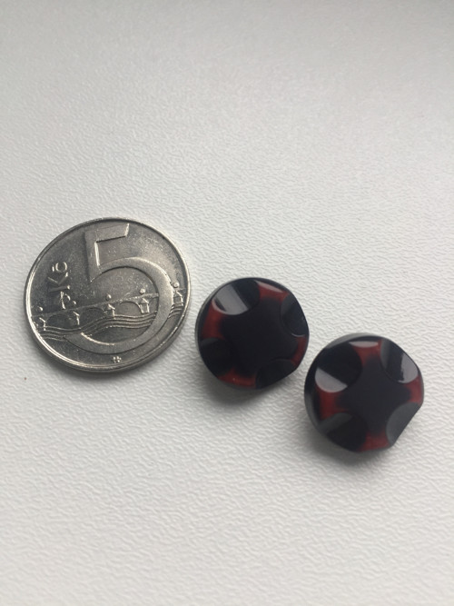 Knoflíky černočervené — foto 1