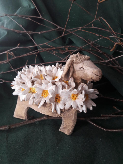 Ovečka s kopretinami — foto 1