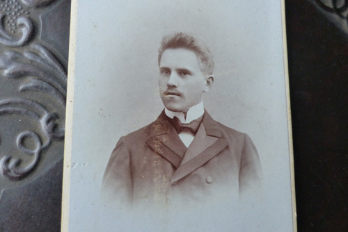 Mladík...stará kabinetní fotografie