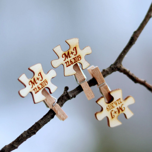 Dřevěný kolíček s puzzle s iniciály, 1 ks