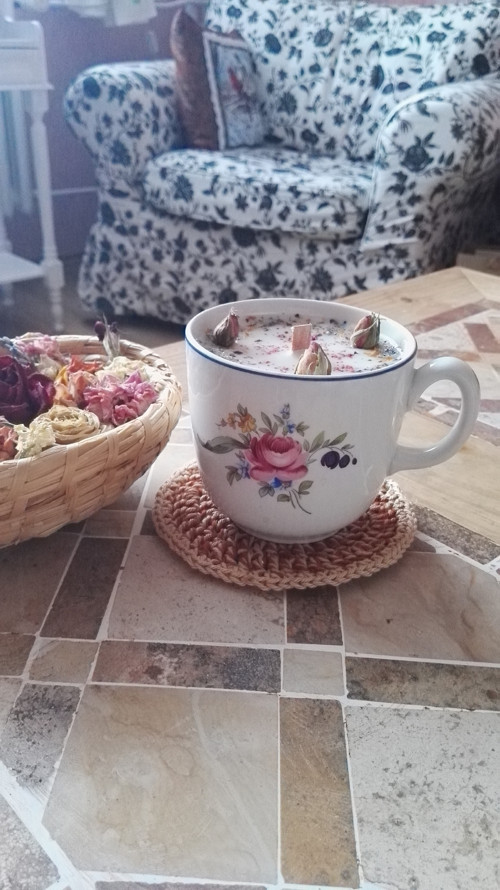 Hrníčkosvíčka Růženka — foto 1