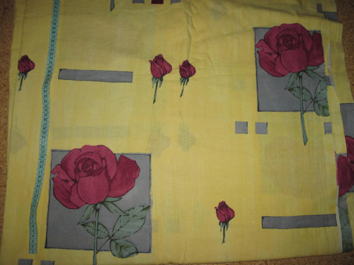 Bavlněné plátno 143cm x 6,6 metru růže na žluté