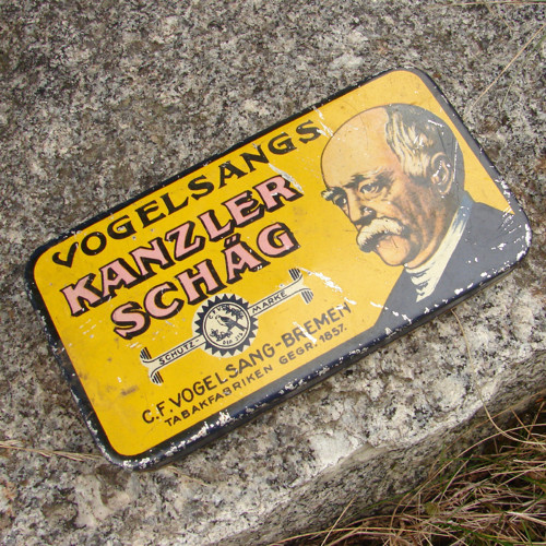 Poslední cigareta - plechová krabička Kanzler shäg