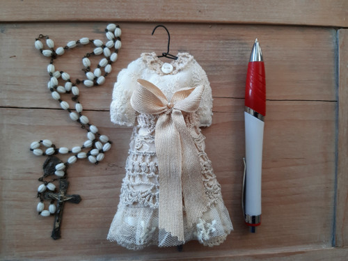 Malé smetanové šatičky — foto 1