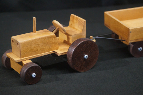 Dřevěný traktor — foto 1
