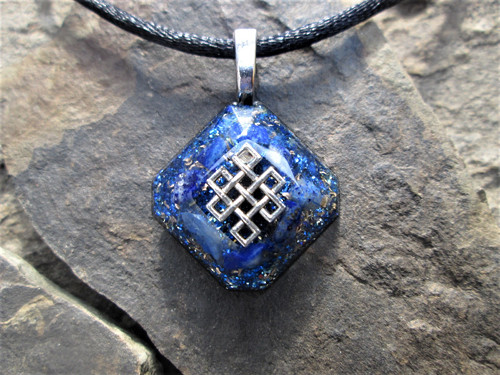 Org. šperk ,, Keltský uzel klidu " s lapis-lazuli — foto 1