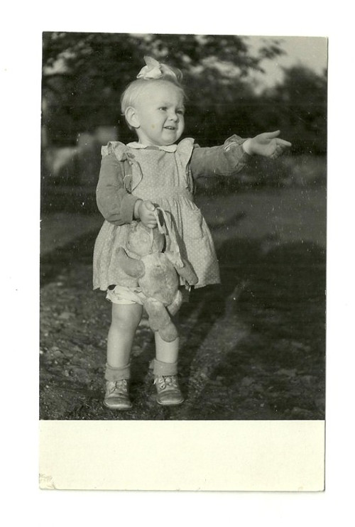Fotografie Holčička s medvídkem — foto 1