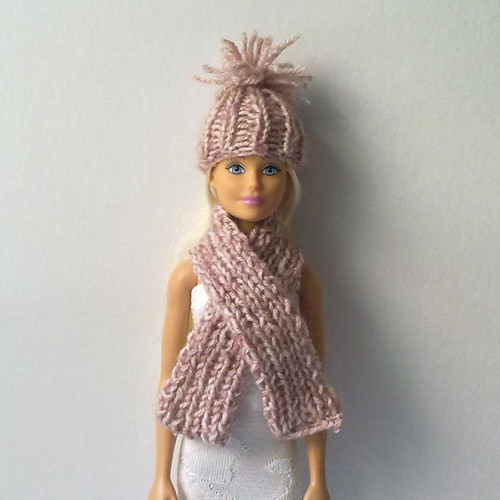 Oblečky pro Barbie - čepice, šála — foto 1
