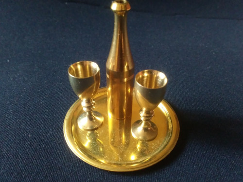 Miniatura - tácek s vínem a skleničkami