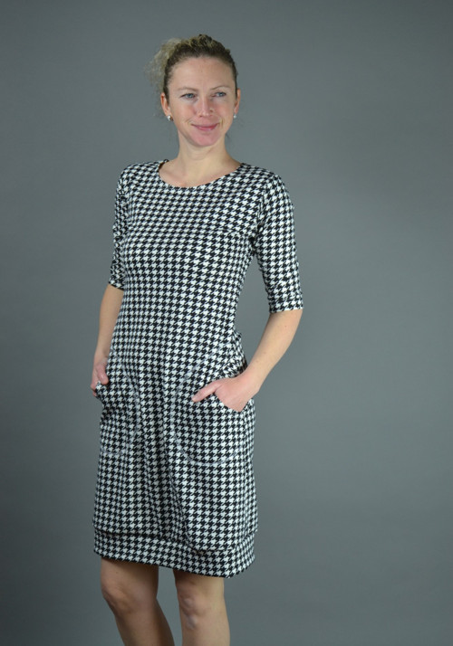 Černo-bílé šaty — foto 1