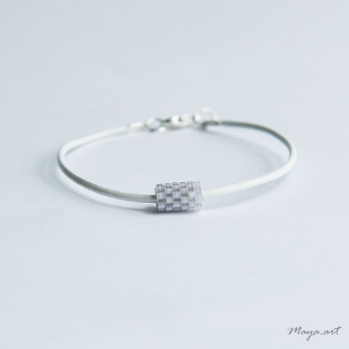 Bílý náramek BEADS & LEATHER — foto 1