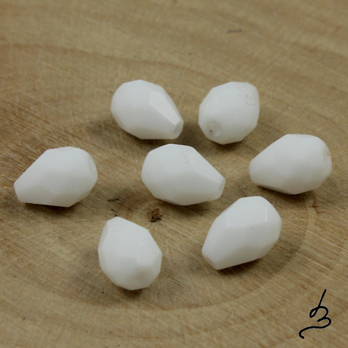 Broušené bílé kapky 8x6mm - 20 ks