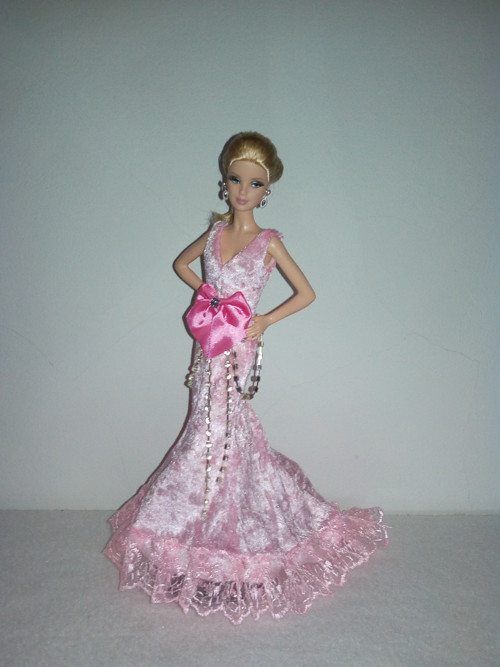 Šaty pro Barbie — foto 1