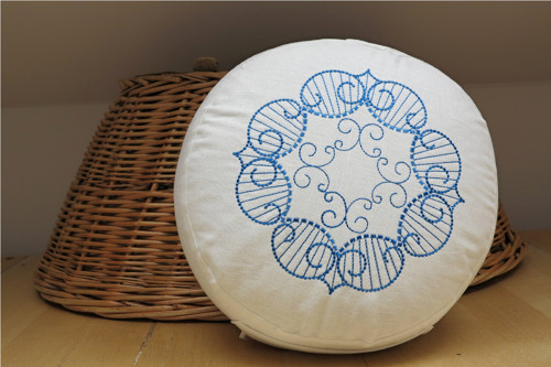 Vyšívaný puff mandala, průměr 30 bílá/růžová světl