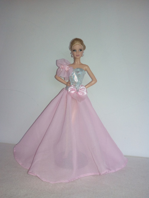 Šaty pro Barbie — foto 1