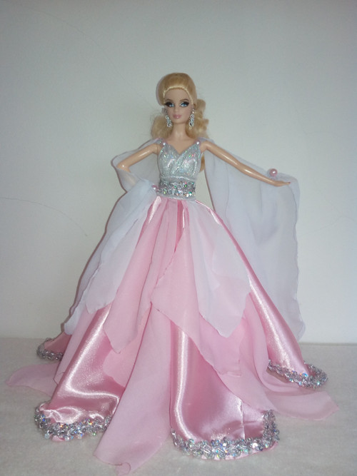 Šaty pro Barbie — foto 1