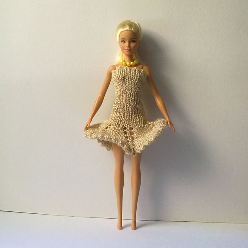 Oblečky pro Barbie - šaty + náhrdelník — foto 1