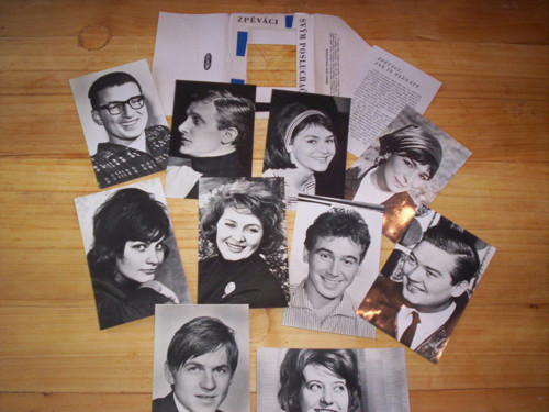 Soubor fotografií "Zpěváci svým posluchačům" r. 65