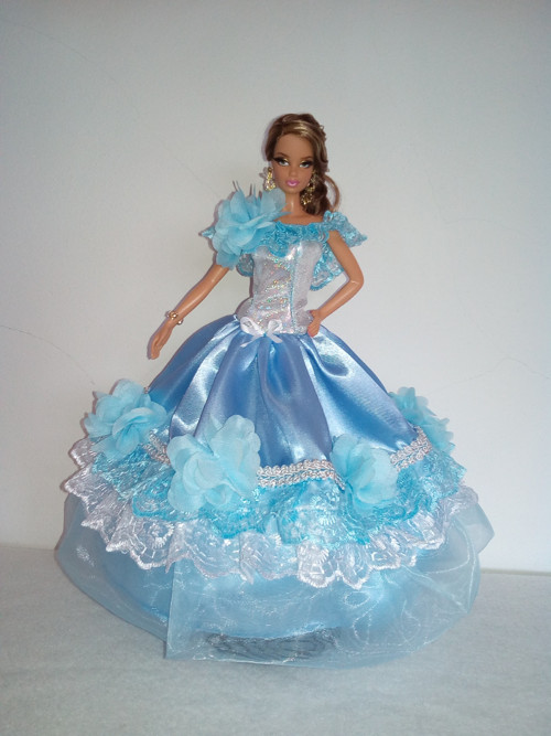 Šaty pro Barbie — foto 1