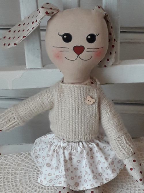 Zaječí slečna béžová — foto 1