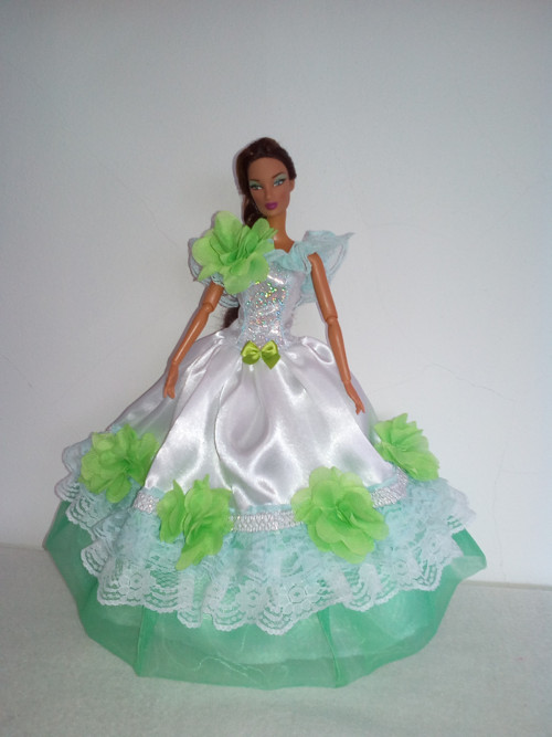 Šaty pro Barbie — foto 1