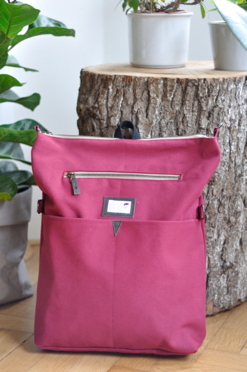 PENTABACKPACK - batoh a taška v jednom - vínový I — foto 1