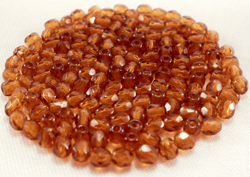 120 ks České broušené ohňovky 4mm Topaz