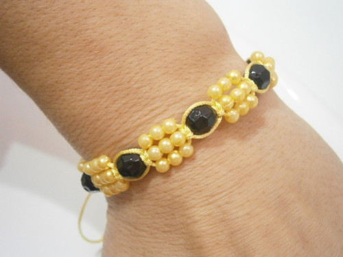 *Žlutý elegantní Shamballa náramek*