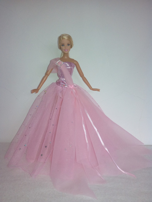 Šaty pro Barbie — foto 1