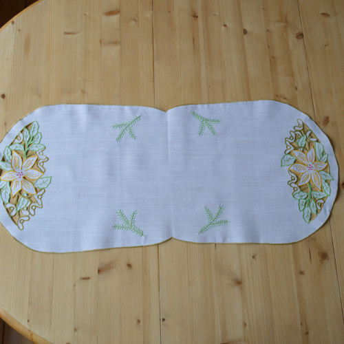 Vyšívaný ovál vánoční motiv 86x38cm