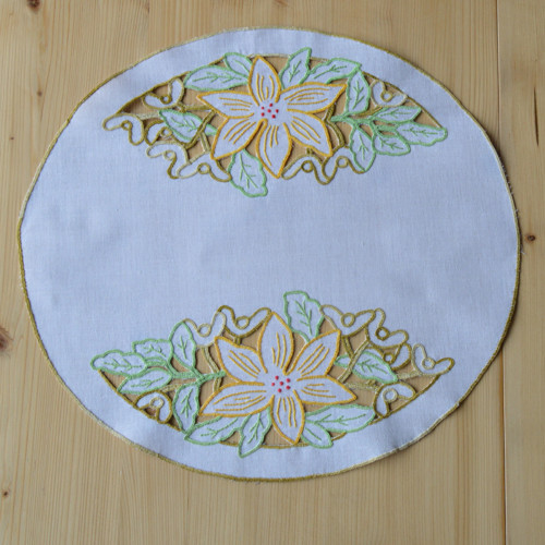 Vyšívaný oválek vánoční motiv 40x36cm
