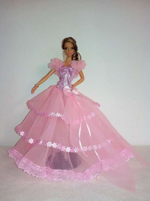 Šaty pro Barbie — foto 1