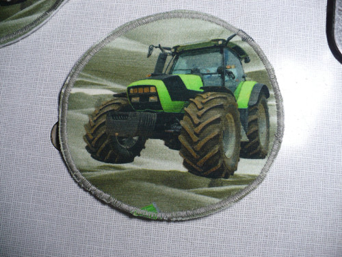 Nášivka - traktor — foto 1